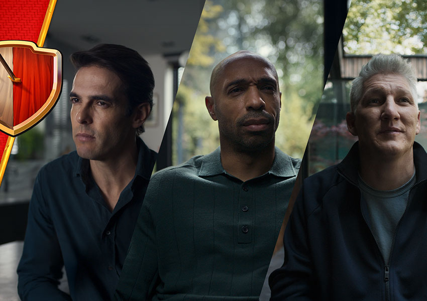 Henry, Kak&aacute; y Schweinsteiger cambian el c&eacute;sped por Clash of Clans para celebrar el regreso del chat global