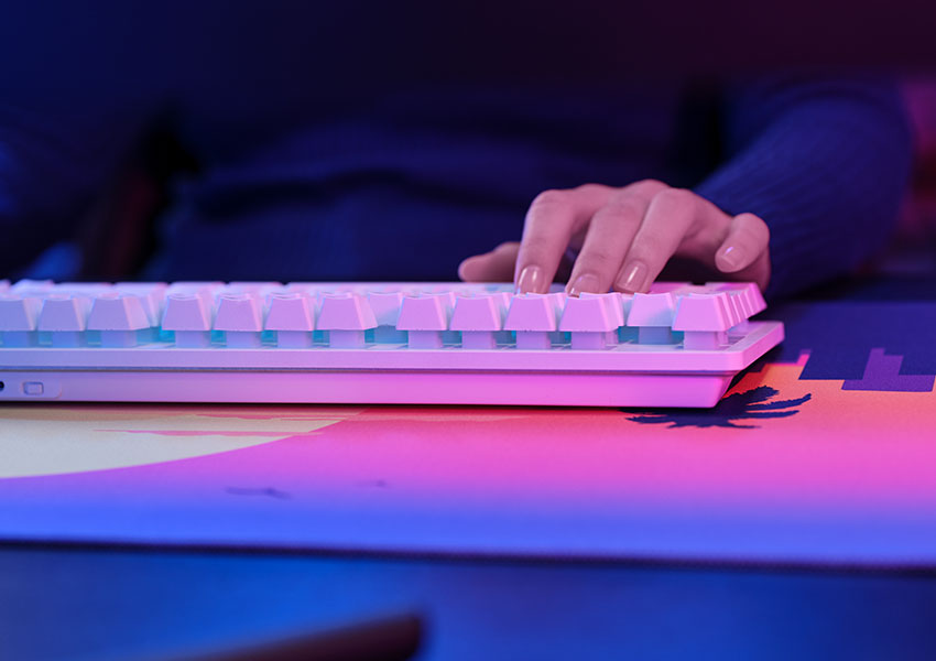 GXTrust presenta el GXT 882 Miami: un pack de teclado y rat&oacute;n inal&aacute;mbricos y una alfombrilla XXL